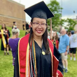 Portrait of HighView alum Jasmin S.